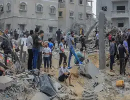 أول تعليق من حماس على تجريد جيش الاحتلال مدنيين نازحين بغزة من ملابسهم وتصويرهم