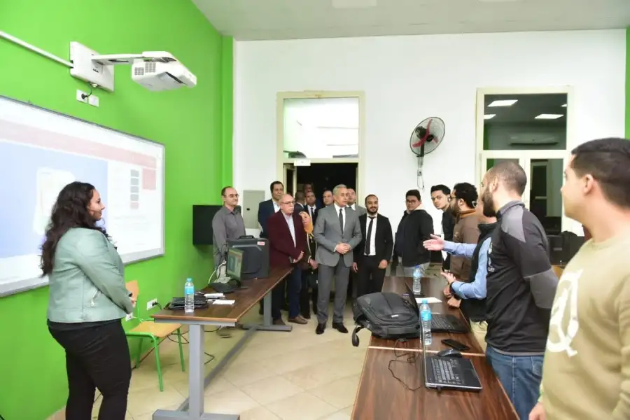 وزير العمل يتفقد دورات تدريب مهني لـ151 شابا وفتاة بمعهد الساليزيان الإيطالي بالقاهرة