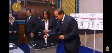 السيسي يدلي بصوته في الانتخابات الرئاسية
