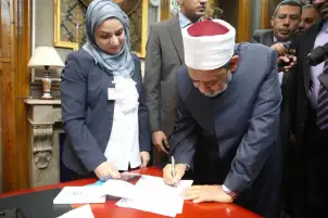 شيخ الأزهر يدلي بصوته في الانتخابات الرئاسية