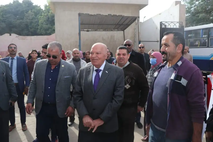 نقيب المعلمين يدلي بصوته في الانتخابات الرئاسية 2024