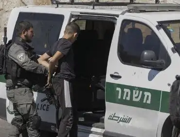 واشنطن بوست تستعرض شهادات حول اعتقال قوات الاحتلال للفلسطينيين في غزة