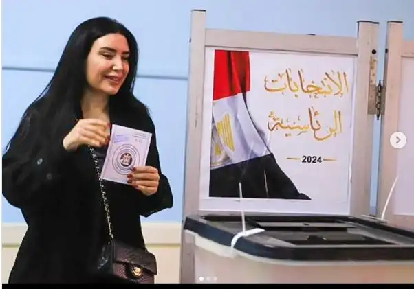 عبير صبري تدلي بصوتها في الانتخابات الرئاسية: يارب احفظ مصر والمصريين