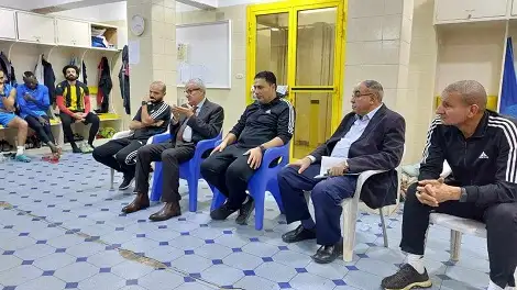 رئيس المقاولون العرب يحفز اللاعبين ويؤكد ثقته في تجاوز الموقف الصعب