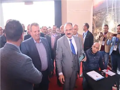 رئيس هيئة السكة الحديد يدلي بصوته فى الانتخابات الرئاسية بمحطة مصر برمسيس