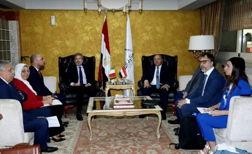 وزير النقل يبحث مع السفير الإيطالي الموعد النهائي لافتتاح خط رورو سريع للحاصلات الزراعية