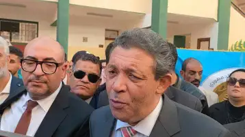 المرشح الرئاسي حازم عمر يحث الناخبين على المشاركة أثناء جولته بلجان طنطا