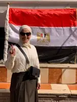 الإعلامية منى عبد الغني تدلي بصوتها في الانتخابات الرئاسية