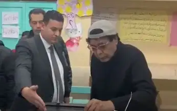 محمد منير يدلي بصوته في الانتخابات الرئاسية