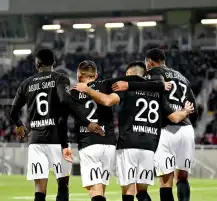 يويفا يفرض غرامات على ليجيا وارسو ولانس بسبب شغب جماهيرهما
