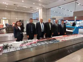 مطار القاهرة يضبط ركابا حاولوا تهريب كميات من مستحضرات التجميل ومستلزمات طب العيون والأسنان