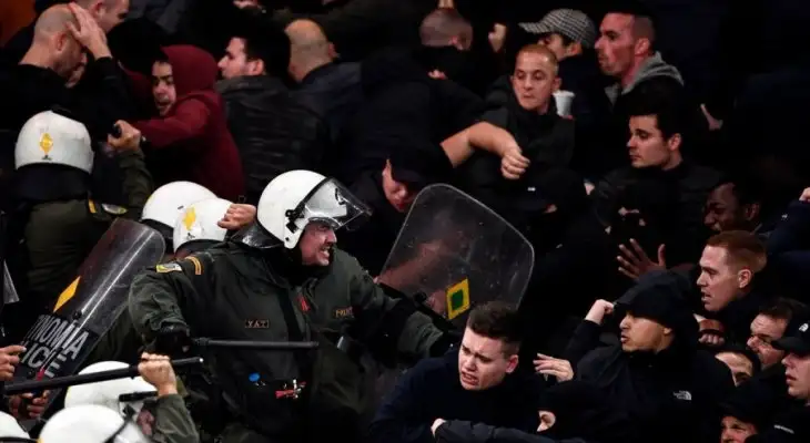 القبض على 147 شخصا عقب أعمال شغب بلقاء أياكس وآيك أثينا