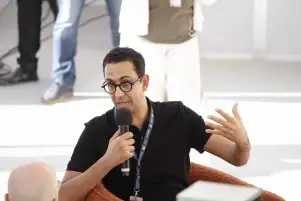 مروان حامد في ندوة تكريمه بمهرجان الجونة: ليس لدي تجربة حياتية غنية مثل والدي