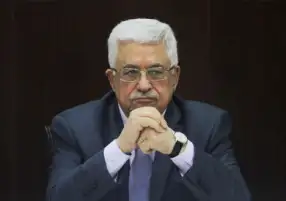 النتائج مطمئنة.. الرئيس الفلسطيني يغادر المستشفى بعد فحوصات طبية