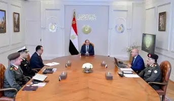 السيسي يجتمع مع مدبولي وعدد من القيادات لمتابعة تطورات عدد من المشروعات القومية لوزارة النقل