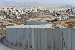 قيادي بالمبادرة الفلسطينية: الجدار العازل اقتطع 30% من مساحة بيت لحم