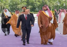 ولي العهد السعودي يهنئ الرئيس السيسي هاتفيا بمناسبة إعادة انتخابه لفترة جديدة