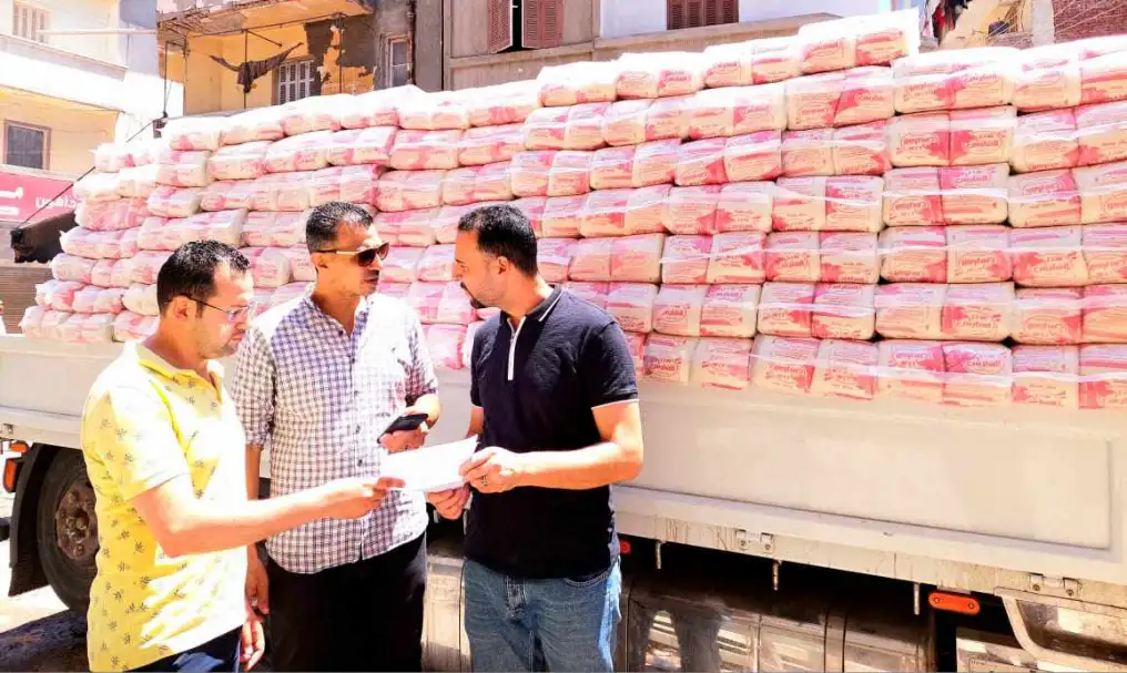 ضبط 9 أطنان سكر بالجيزة.. و8 آلاف خرطوشة سجائر مهربة في الإسكندرية