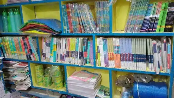 ضبط 1800 نسخة لكتب تعليمية بدون تصريح داخل مكتبة في القاهرة