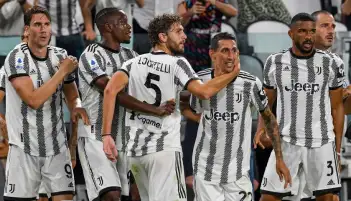 فلاهوفيتش يقود هجوم يوفنتوس أمام روما في الدوري الإيطالي