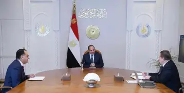 السيسي يلتقي مدبولي ومحافظ البنك المركزي لمتابعة مؤشرات الوضع الاقتصادي وأداء القطاع المصرفي