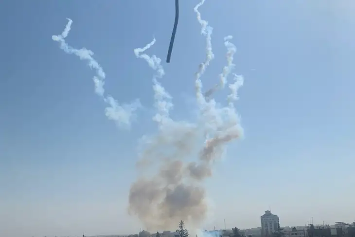 إعلام إسرائيلي: رشقات حماس أثبتت أن الحركة لم تفقد منظومة القيادة والسيطرة