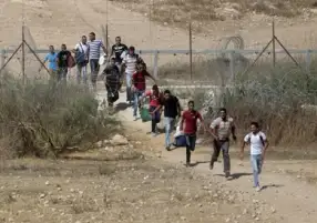 إسرائيل تعد خطة لاستبدال العمال الفلسطينيين بأجانب خلال 2024