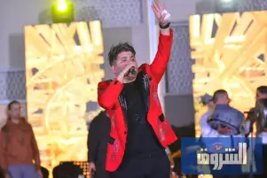 عمر كمال يتألق بـ«إنتي معلمة» في حفل الكريسماس على ضفاف النيل