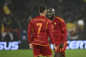 روما يقلب الطاولة على كريمونيزي ويبلغ دور الثمانية بكأس إيطاليا