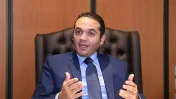مدحت نافع: السندات طويلة الأجل أحد حلول أزمة الدين.. ومصر لم تتأخر عن سداد التزاماتها