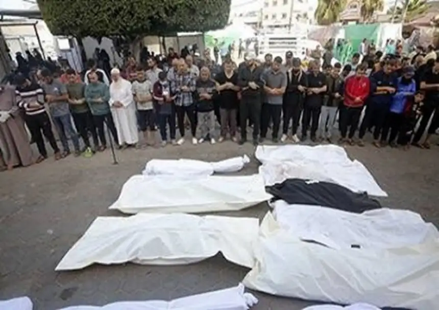 الهلال الأحمر الفلسطيني: استشهاد 4 مسعفين في غارة إسرائيلية على سيارة إسعاف في دير البلح