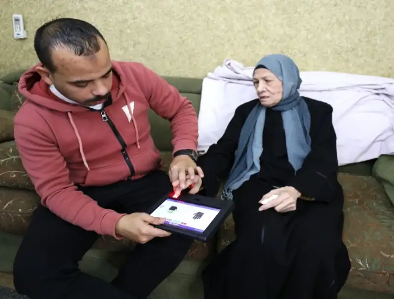 الداخلية تستجيب لالتماس أسرة عجوز لاستخراج بطاقة شخصية في منزلها بالجيزة