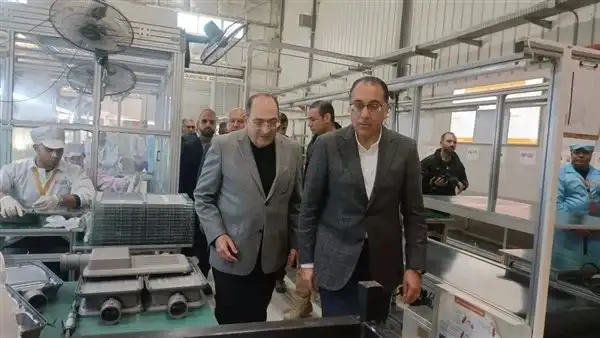 رئيس الوزراء يزور مصنع سيراج فلير لإنتاج أجهزة الإضاءة