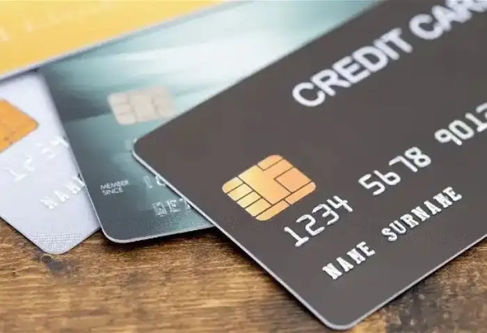 ضوابط جديدة للإنفاق الدولي من خلال بطاقات الإئتمان عند السفر للخارج