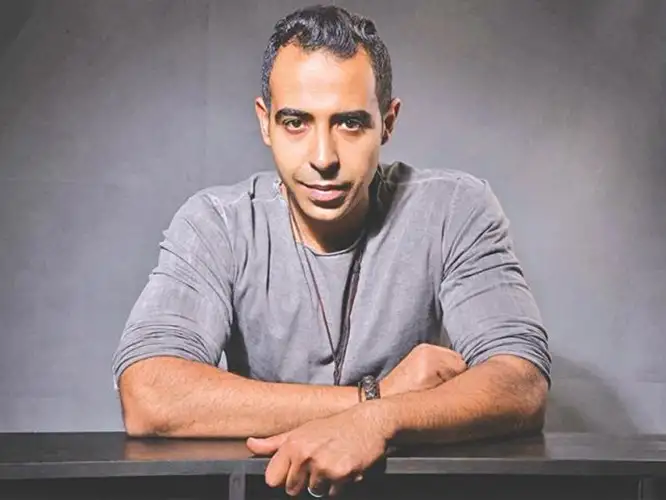 فيديو.. محمد عدوية يخوض تجربة التلحين في أحدث أغانيه رسالة واتساب