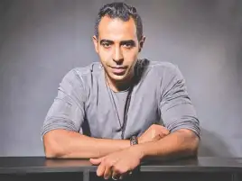 فيديو.. محمد عدوية يخوض تجربة التلحين في أحدث أغانيه رسالة واتساب