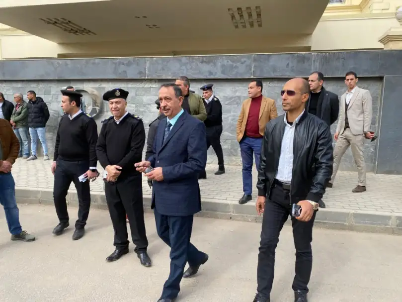 " الإسكان ": إزالة الأسوار المتعدية على محور عباس العقاد ومخالفات بناء بالقاهرة الجديدة