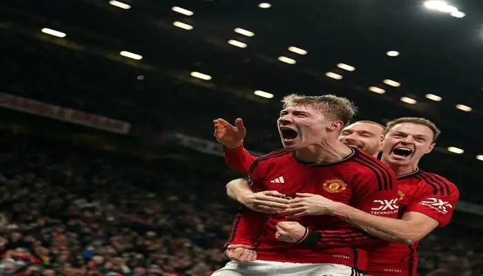 ثلاثي هجومي لمانشستر يونايتد أمام توتنهام في الدوري الإنجليزي
