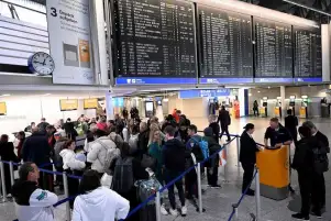 ألمانيا: إلغاء مئات الرحلات الجوية بمطار فرانكفورت بسبب سوء الأحوال الجوية
