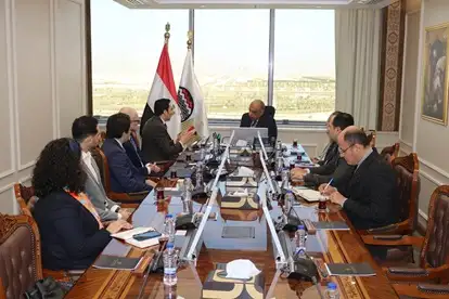 قطاع الأعمال تبحث مع سكاتك النرويجية إنشاء محطة إنتاج كهرباء بالطاقة الشمسية لتشغيل مجمع الألومنيوم بنجع حمادي