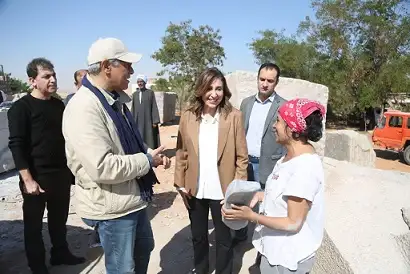 وزيرة الثقافة تتفقد ورشة عمل الدورة 28 لسمبوزيوم أسوان الدولي لفن النحت