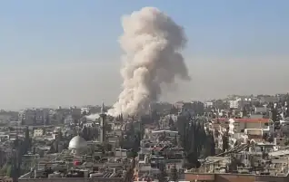 غارات جوية تستهدف مستودعا للأسلحة شرق سوريا