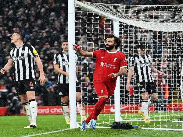 قد يعود بعد 24 فبراير.. تقارير تكشف مدة غياب صلاح عن الملاعب