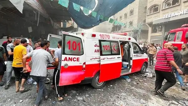 استشهاد 3 فلسطينيين بقصف إسرائيلي أمام مقر الهلال الأحمر بغزة