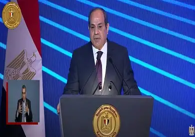 الرئيس السيسي للمصريين: كل حاجة تهون إلا بلدنا.. إحنا بناكل وبنشرب وكل حاجة ماشية