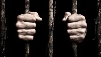 بأسلوب المغافلة.. حبس المتهم بسرقة الهواتف المحمولة في أطفيح