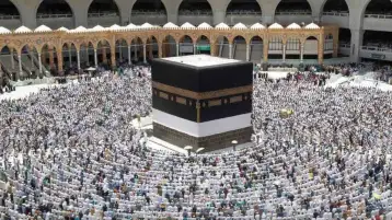 الحكومة تنفي وقف رحلات العمرة لشهر فبراير المقبل