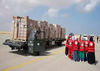 دخول 106 شاحنات مساعدات من خلال معبر رفح لقطاع غزة