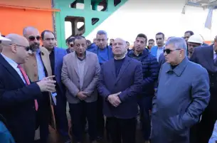 وزير النقل ورئيس قناة السويس يتفقدان ترسانة السويس البحرية لبحث تدعيم توطين صناعة السفن