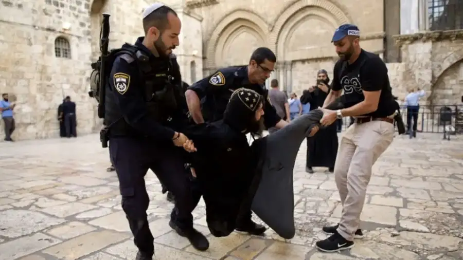 تنديد فلسطيني باعتداء مستوطنين على راهب في القدس المحتلة